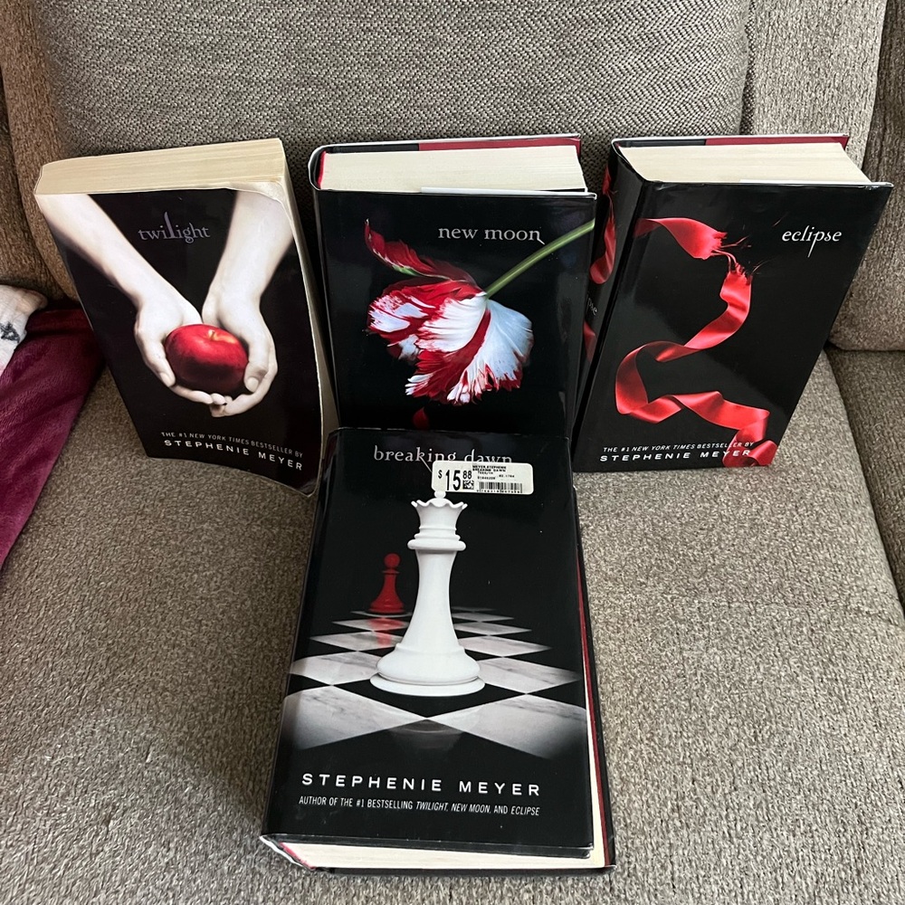 Twilight By Stephanie Myers Complete Book Set (1-4)
